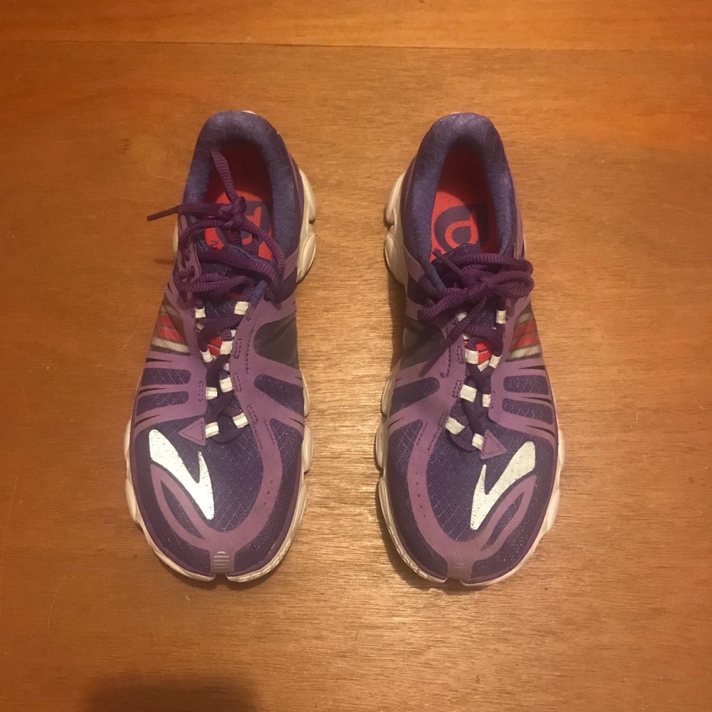 Pure Flow running sneakers